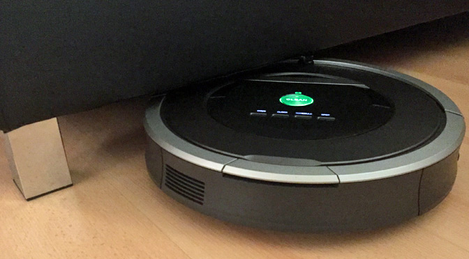 iRobot Roomba unter der Couch